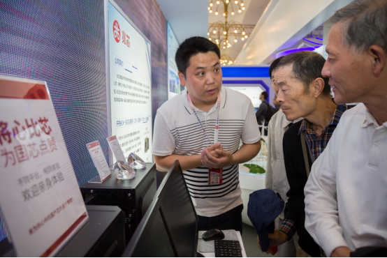 KX-5000 series 8 core processors and ZX-200 IO extended chips appear at the Chinese independent brand Expo
